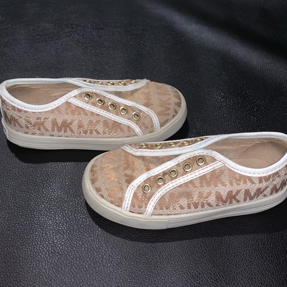 MK GIRLS SHOES SIZE 9 - Picture 2 of 2